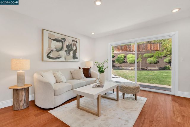 880 El Capitan Dr, Danville, CA 94526