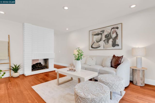 880 El Capitan Dr, Danville, CA 94526