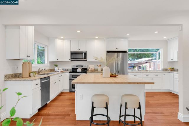 880 El Capitan Dr, Danville, CA 94526