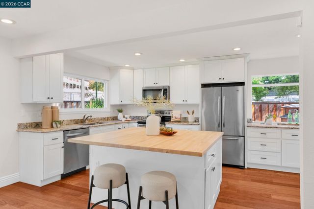 880 El Capitan Dr, Danville, CA 94526