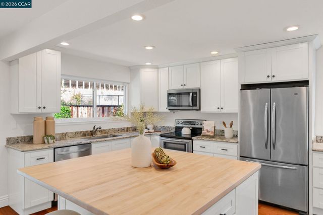 880 El Capitan Dr, Danville, CA 94526