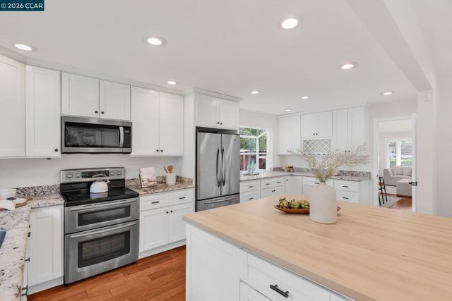 880 El Capitan Dr, Danville, CA 94526