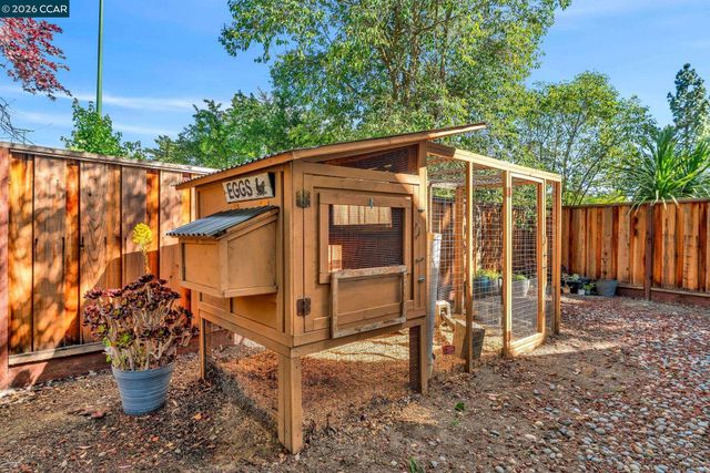 880 El Capitan Dr, Danville, CA 94526