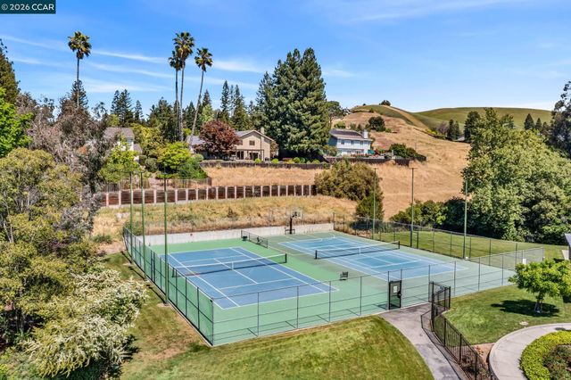 880 El Capitan Dr, Danville, CA 94526