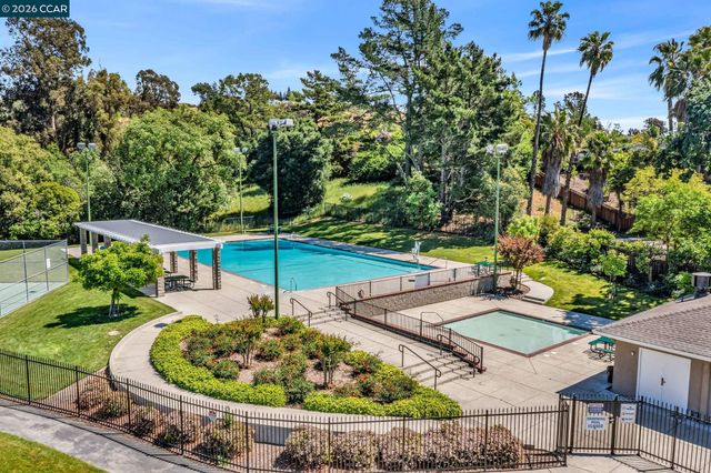 880 El Capitan Dr, Danville, CA 94526