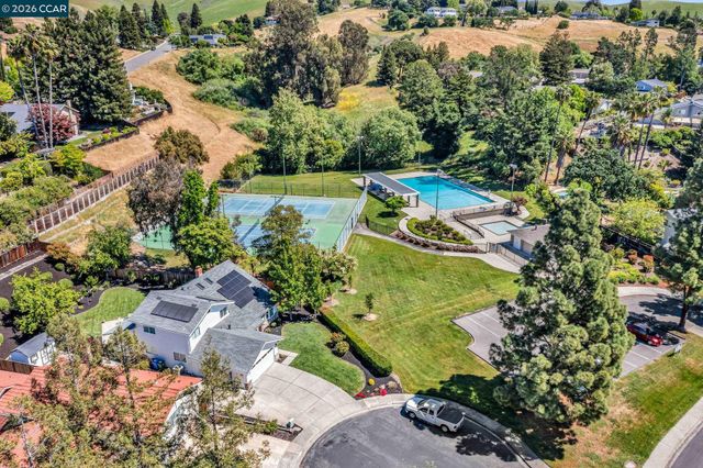 880 El Capitan Dr, Danville, CA 94526