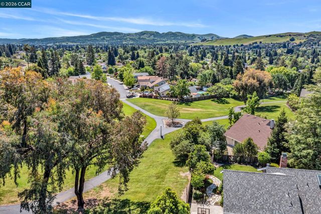 880 El Capitan Dr, Danville, CA 94526