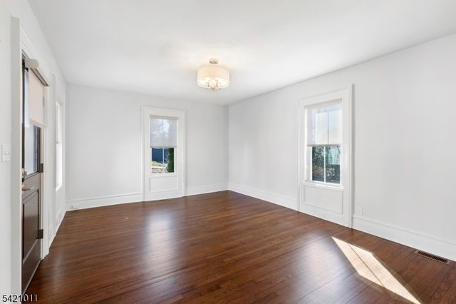 15 Main St, Clinton Twp., NJ 08801