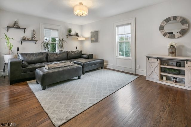 15 Main St, Clinton Twp., NJ 08801