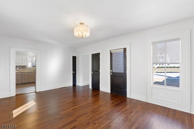 15 Main St, Clinton Twp., NJ 08801