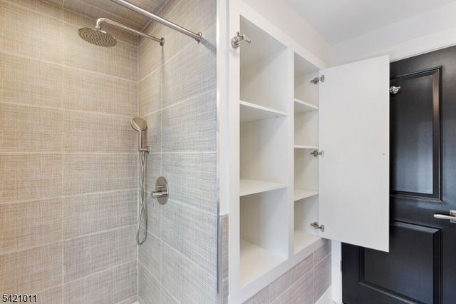 15 Main St, Clinton Twp., NJ 08801