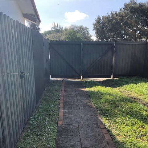 6819 SW 15th St REAR, Pembroke Pines, FL 33023