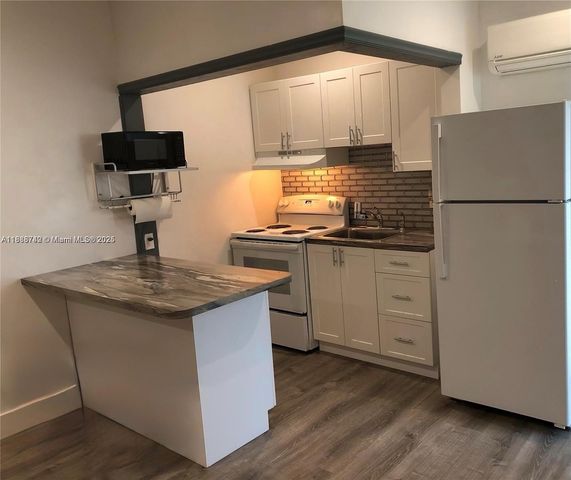 6819 SW 15th St REAR, Pembroke Pines, FL 33023