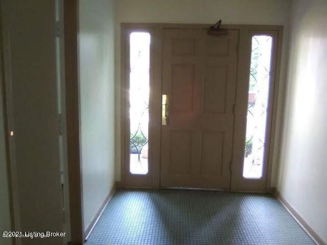 246 Chenoweth Ln, Louisville, KY 40207
