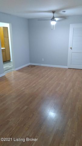 246 Chenoweth Ln, Louisville, KY 40207