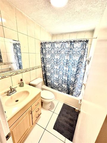 4290 NW 49th Ter, Lauderdale Lakes, FL 33319
