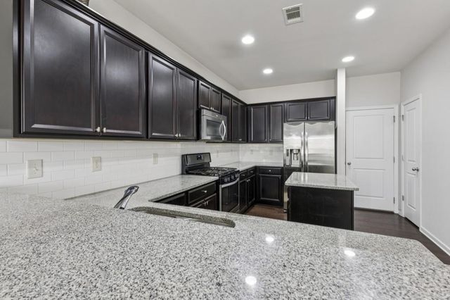 990 Parkside Wood Court, Lawrenceville, GA 30043