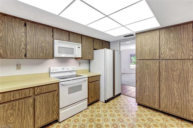 307 Country Club DR, Naples, FL 34110