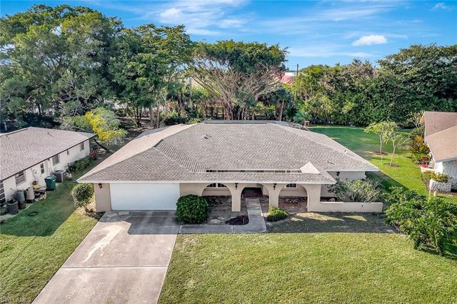 307 Country Club DR, Naples, FL 34110