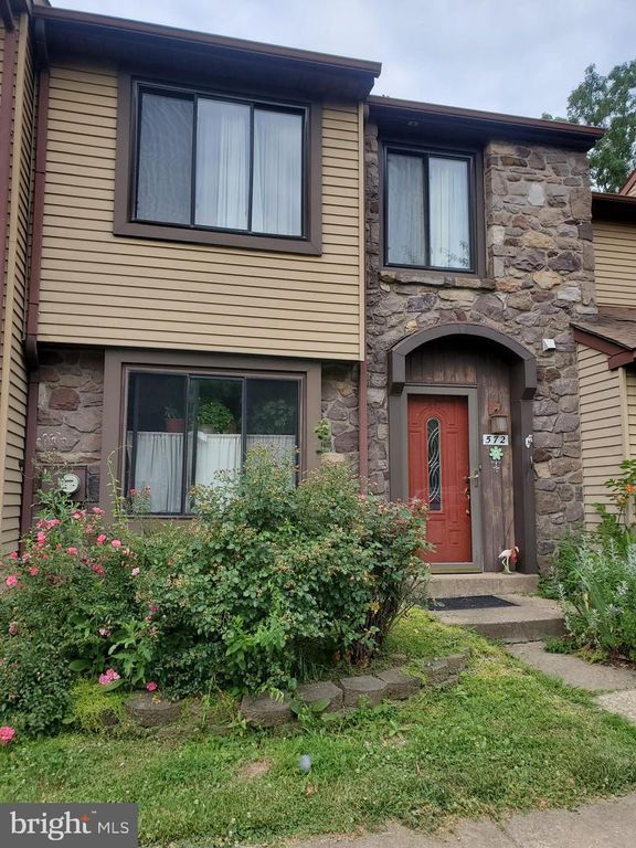 572 ATWOOD CT, Newtown, PA 18940