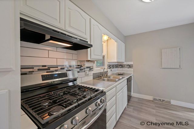 1025 MONROE AVE, Cheyenne, WY 82001