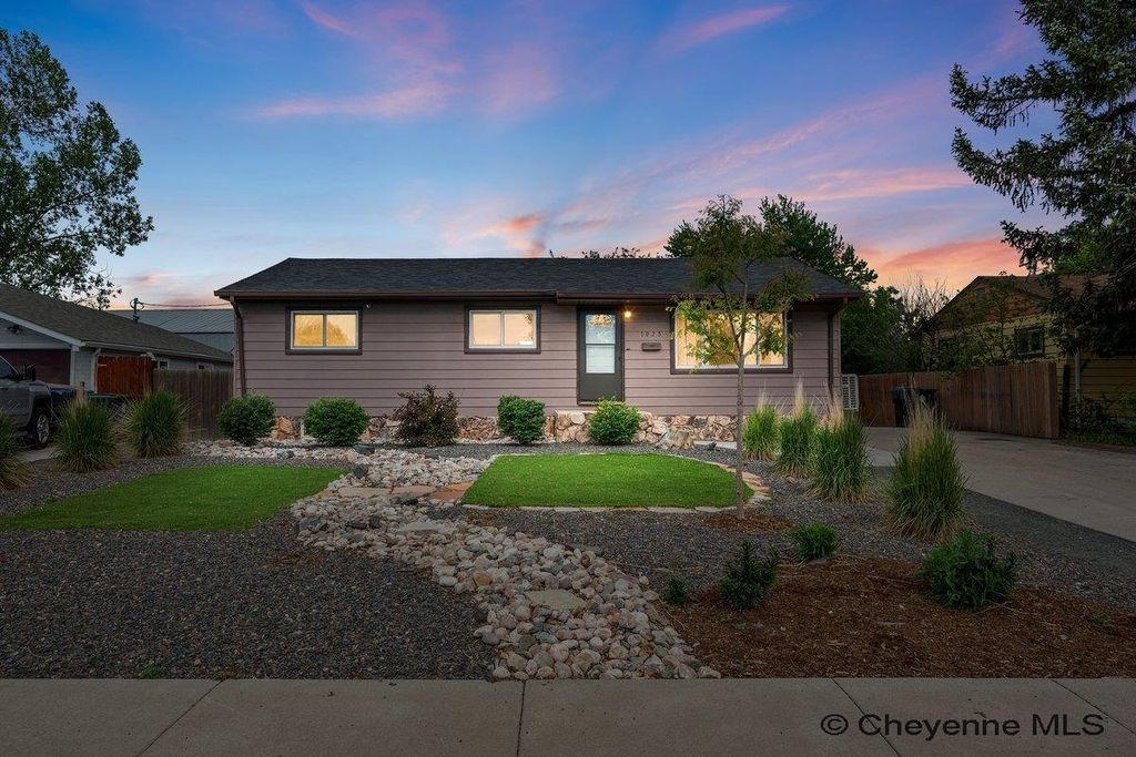 1025 MONROE AVE, Cheyenne, WY 82001