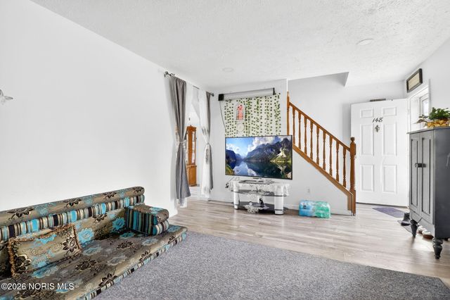 148 Curwood Road, Holland, OH 43528