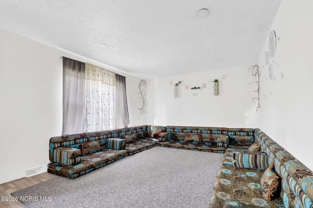 148 Curwood Road, Holland, OH 43528