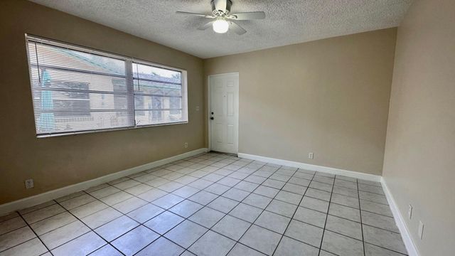 717 SE 16th Street 5, Fort Lauderdale, FL 33316