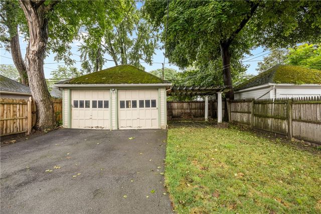 47 Laurelton Road, Rochester, NY 14609