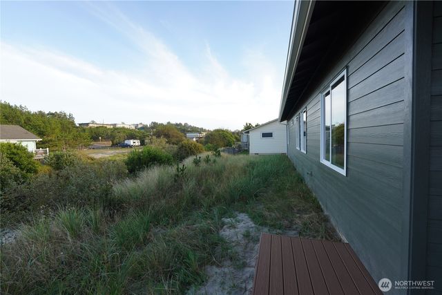 30410 H Street, Ocean Park, WA 98640