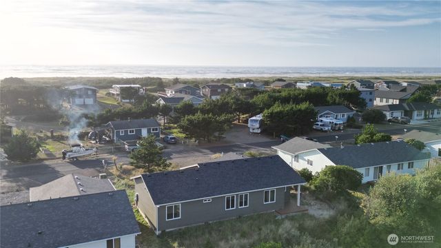 30410 H Street, Ocean Park, WA 98640