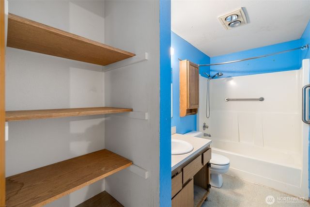 8188 Graystone Way NW, Silverdale, WA 98383