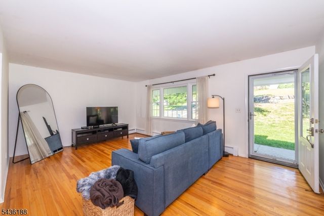 114 Mountain Rd, Rockaway Twp., NJ 07866