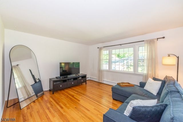 114 Mountain Rd, Rockaway Twp., NJ 07866