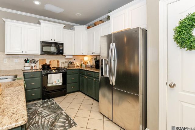 31019 Lake Spring Dr, Walker, LA 70785