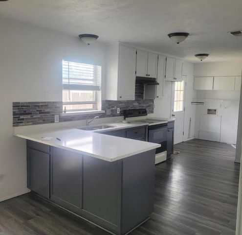 2018 S Center Street, Arlington, TX 76010