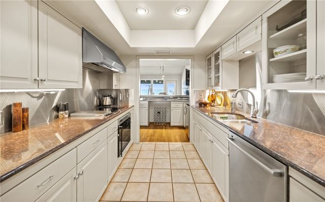 4270 Ocean Dr 7, Corpus Christi, TX 78411