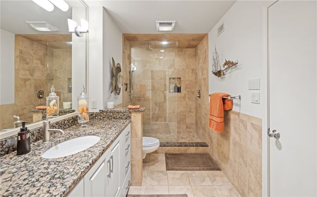 4270 Ocean Dr 7, Corpus Christi, TX 78411