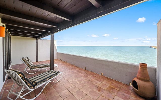 4270 Ocean Dr 7, Corpus Christi, TX 78411