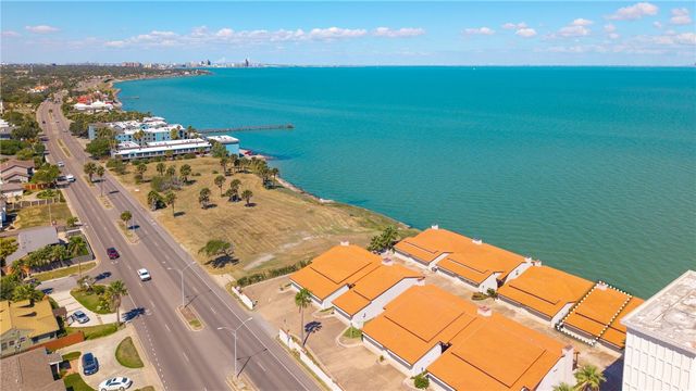 4270 Ocean Dr 7, Corpus Christi, TX 78411