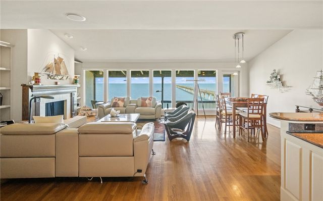 4270 Ocean Dr 7, Corpus Christi, TX 78411