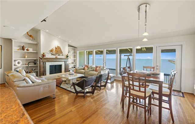 4270 Ocean Dr 7, Corpus Christi, TX 78411