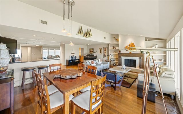 4270 Ocean Dr 7, Corpus Christi, TX 78411