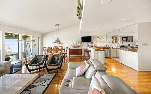 4270 Ocean Dr 7, Corpus Christi, TX 78411