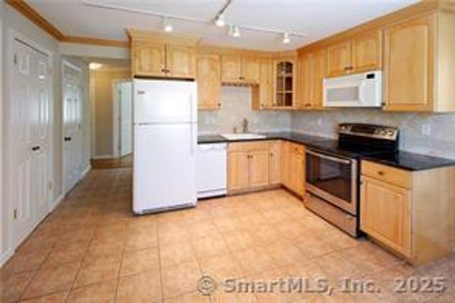 1 Woods Grove Road, Westport, CT 06880