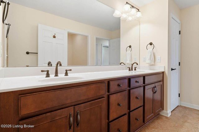 11200 Hammond Dr, Louisville, KY 40241