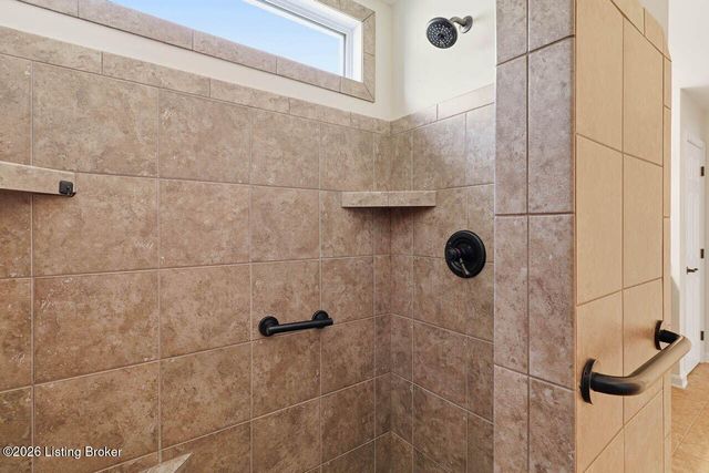 11200 Hammond Dr, Louisville, KY 40241