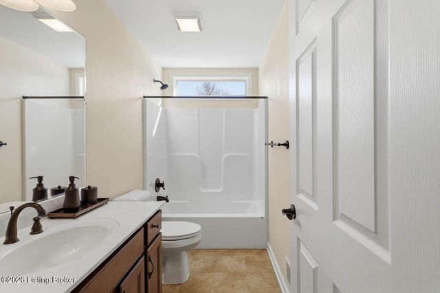 11200 Hammond Dr, Louisville, KY 40241