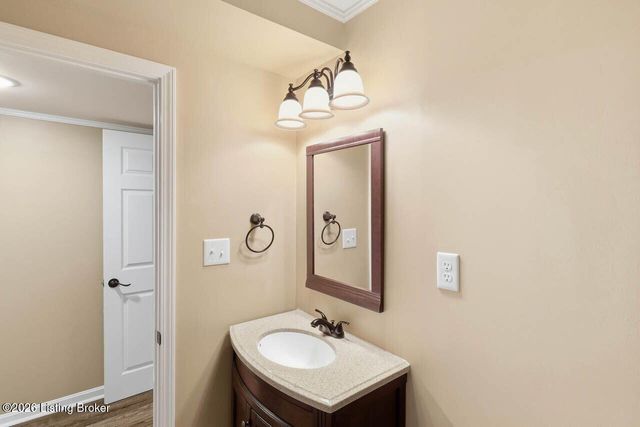 11200 Hammond Dr, Louisville, KY 40241